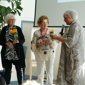 Die Gründerinnen Gertrud Mehrens und Brigitte Gößling (beide immer noch im Vorstand) und die aktuelle Vorstandsvorsitzende Monika Astrid Kittler